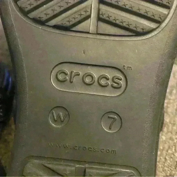 Crocs Sarnah metal sandals size 7M - Picture 4 of 4